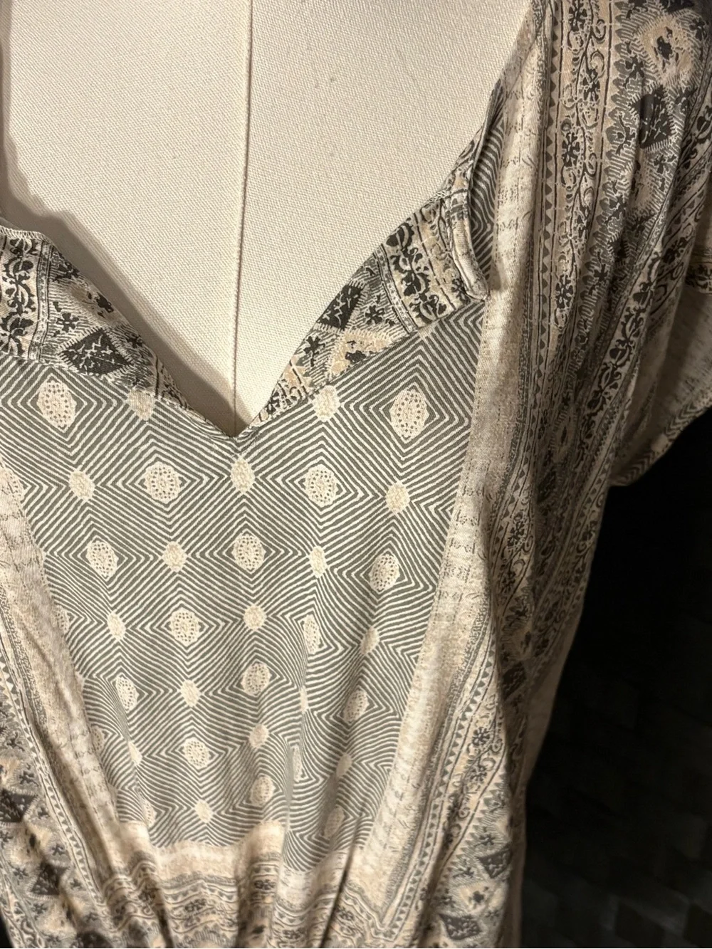 Lucky Brand Boho short sleeve v-neck top geometric tie-front - Picture 2 of 5